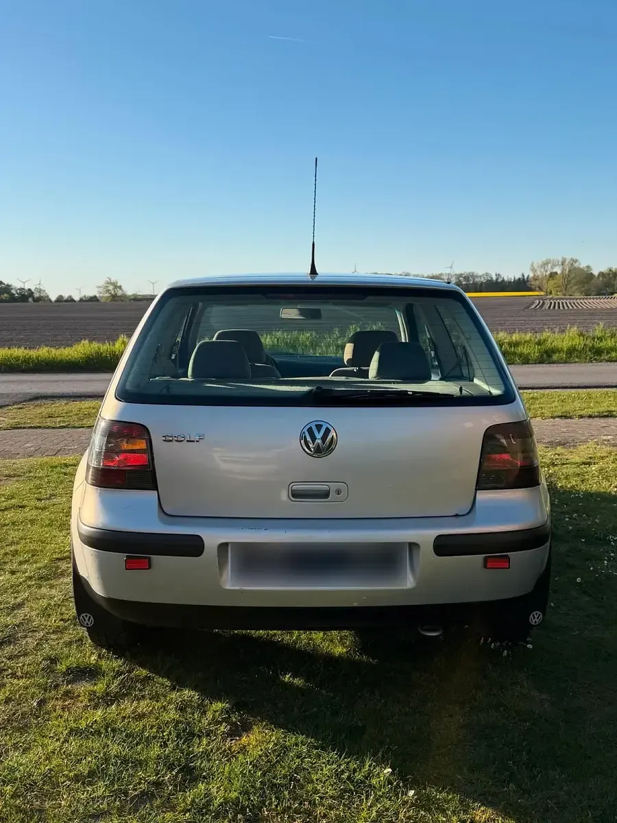Second-hand VW Golf IV 75 CP (55 kW) 2000 Argintiu Hatchback
