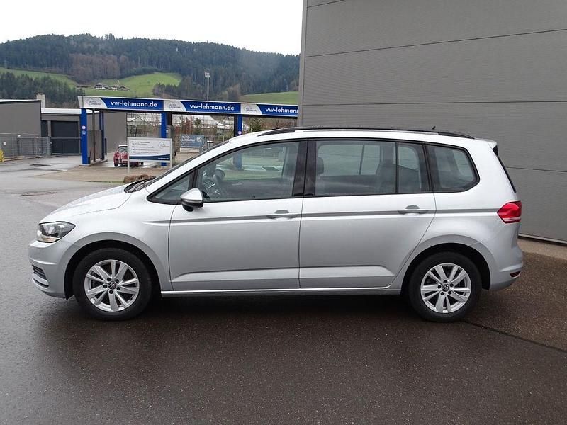 Gebraucht VW Touran Comfortline 150 PS (110 kW) 2022 Silber Van / Kleinbus