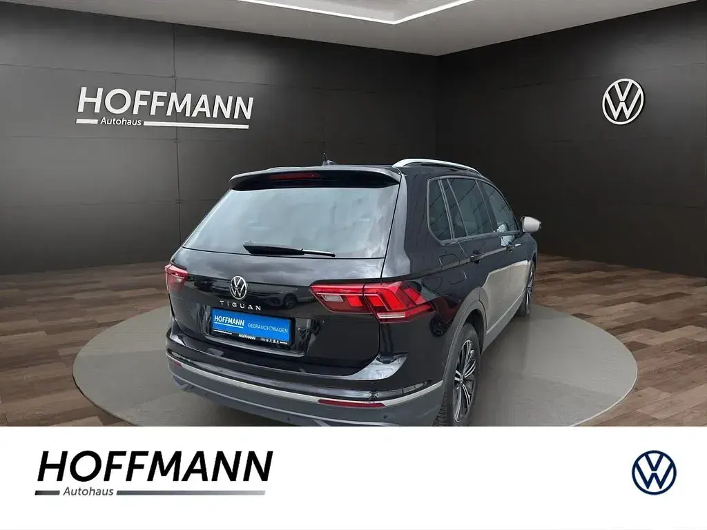 Gebraucht VW Tiguan Active 150 PS (110 kW) 2022 Deep black perleffekt SUV