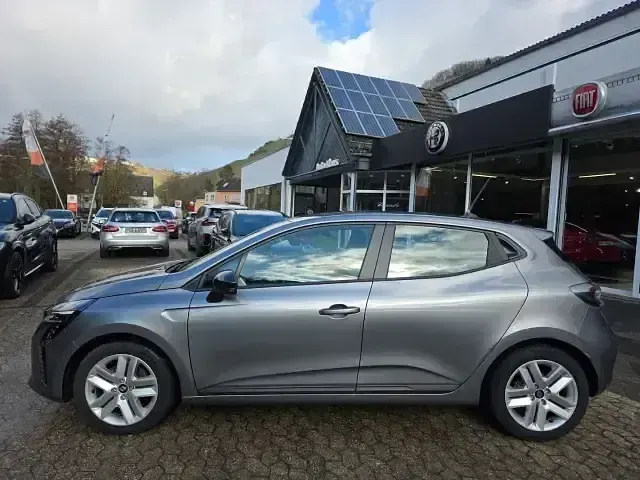 Używany Renault Clio V Evolution 91 KM (66 kW) 2025 Szary Sedan/Limuzyna