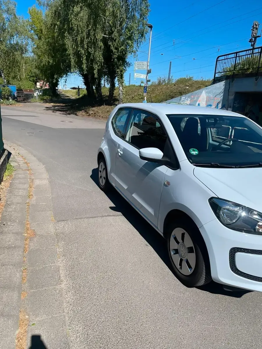Second-hand VW up! 60 CP (44 kW) 2012 Albastru Hatchback