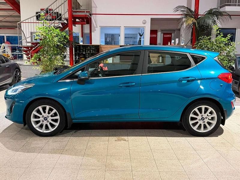 Gebraucht Ford Fiesta Titanium 101 PS (74 kW) 2018 Blau Kleinwagen