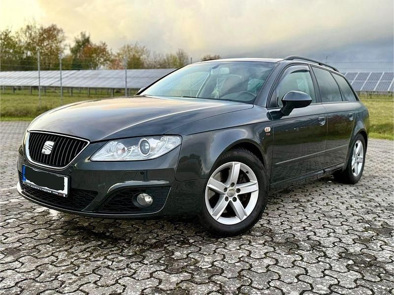 Grau Gebraucht 2012 Seat Exeo Sport Limousine | 5.290 € (Fairer Preis) - Bild 1/4