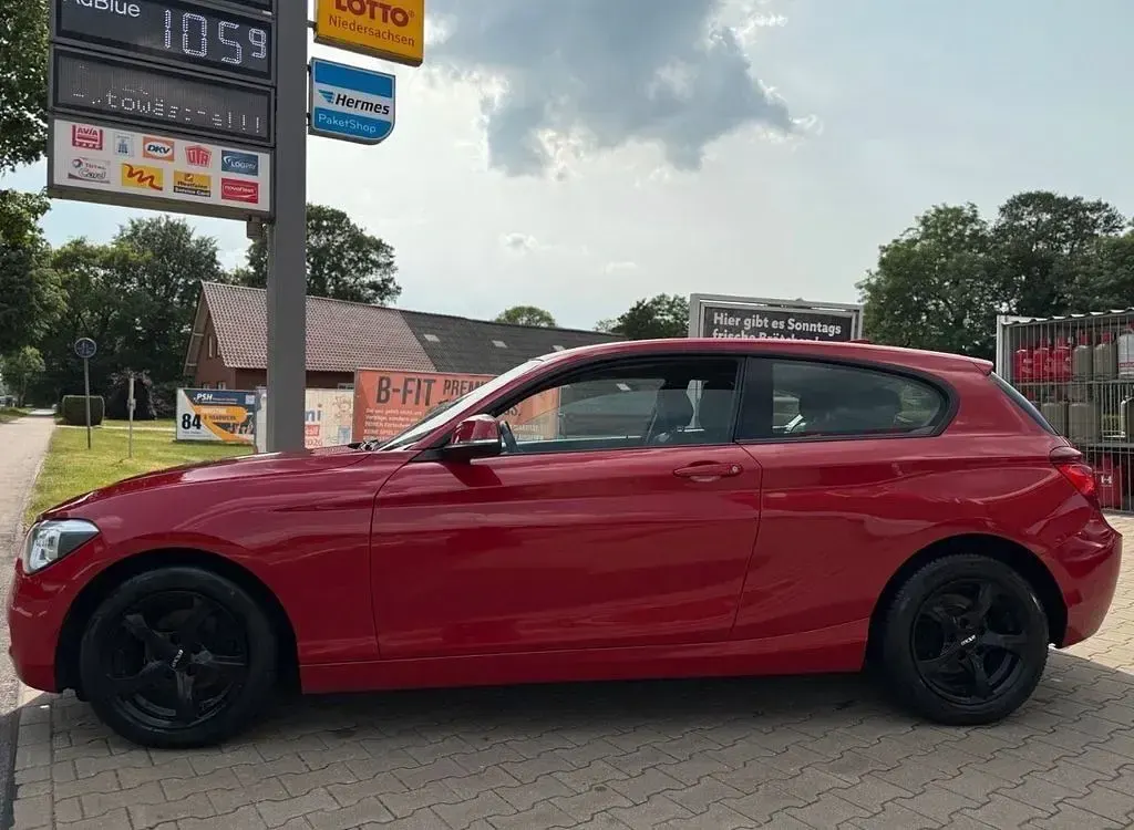 Gebraucht BMW 114 102 PS (75 kW) 2012 Rot Kleinwagen