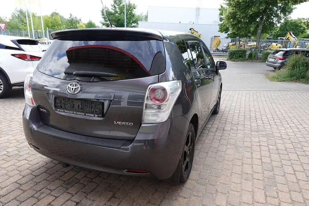 Gebraucht Toyota Verso Life 147 PS (108 kW) 2010 Grau Van / Kleinbus