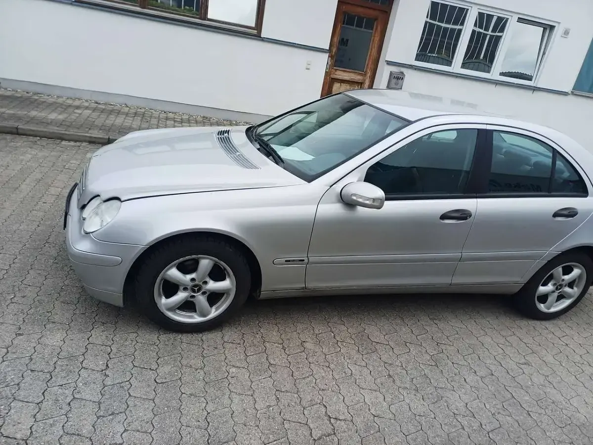 Gebraucht Mercedes C180 143 PS (105 kW) 2003 Brillantsilber  metalliclack Limousine