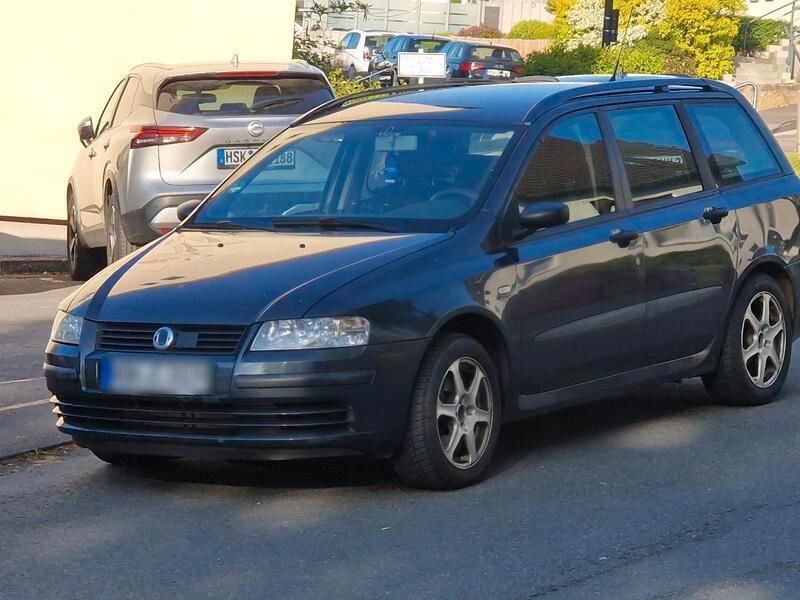 Schwarz Gebraucht 2002 Fiat Stilo Kombi | 500 € - Bild 1/4