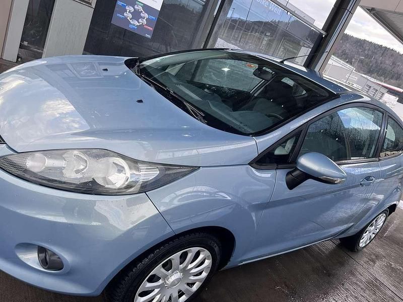 Gebraucht Ford Courier 82 PS (60 kW) 2009 Silber Van / Kleinbus