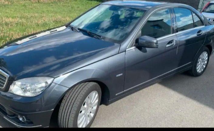 Grau Gebraucht 2010 Mercedes C180 Limousine | 8.800 € (Fairer Preis) - Bild 1/4