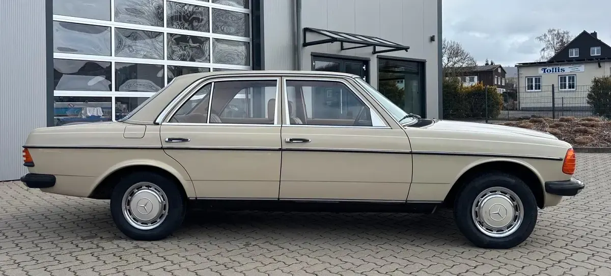 Gebraucht Mercedes E230 136 PS (100 kW) 1982 Beige Limousine