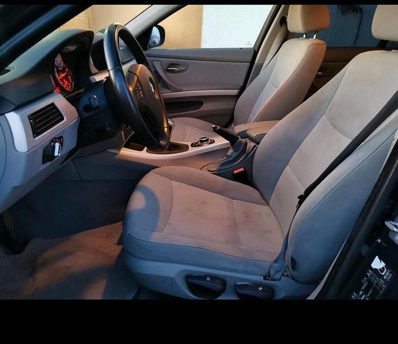 Gebraucht BMW 320 2009 Blau Kombi