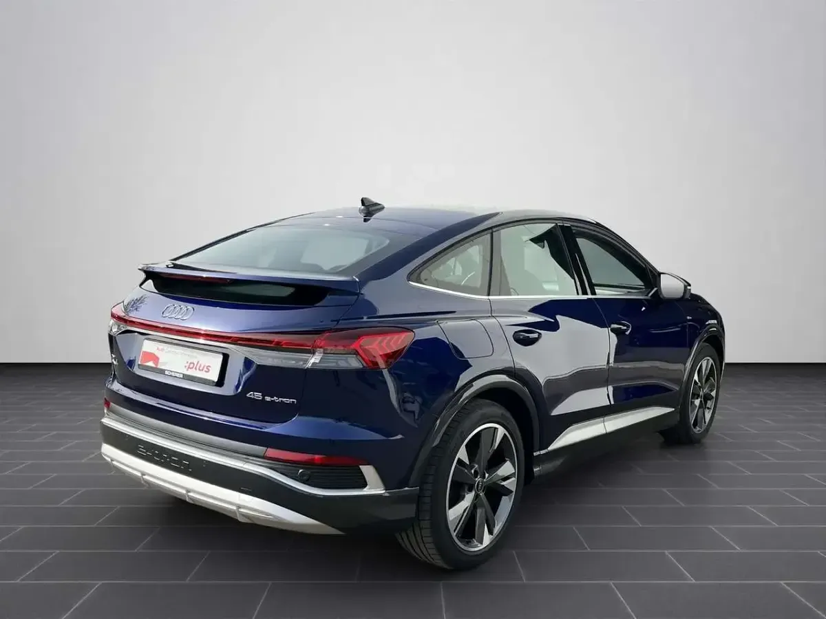 Używany Audi Q4 e-tron 210 kW (286 KM) 2024 Niebieski SUV