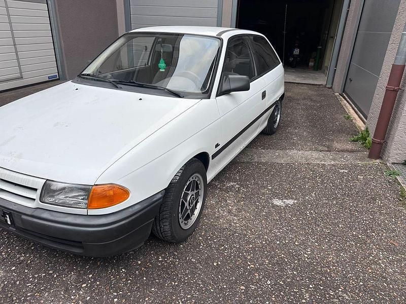 Gebraucht Opel Astra 90 PS (66 kW) 1992 Weiß Kleinwagen