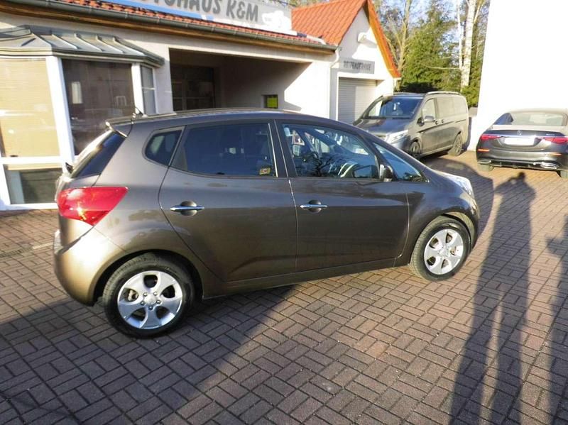 Gebraucht Kia Venga 125 PS (91 kW) 2016 Grau met. Kleinwagen