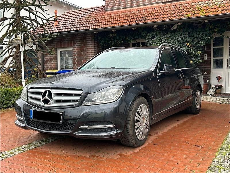 Schwarz Gebraucht 2014 Mercedes C220 Avantgarde Limousine | 15.500 € (Etwas zu teuer) - Bild 1/4