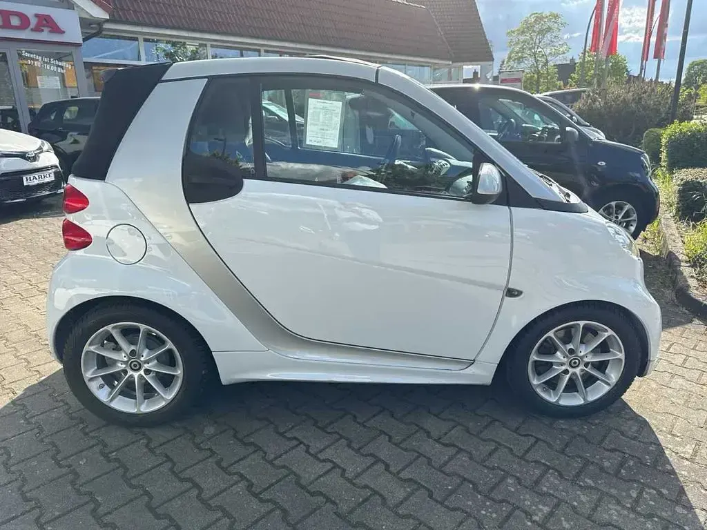 Gebraucht Smart ForTwo Cabrio Passion 71 PS (52 kW) 2015 Kristall weiß (metallic) Cabrio