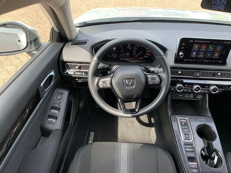 Gebraucht Honda Civic Elegance 143 PS (105 kW) 2024 Platinum white Limousine