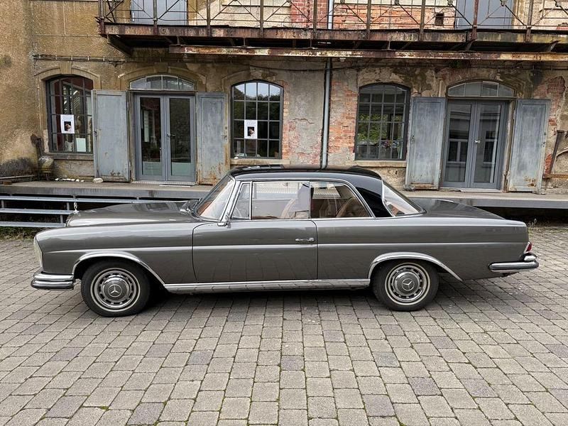 Gebraucht Mercedes 220 120 PS (88 kW) 1962 Grau Coupé