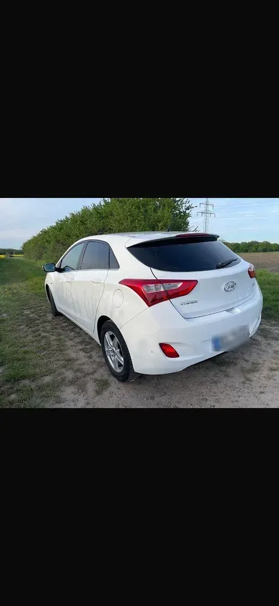 Gebraucht Hyundai i30 101 PS (74 kW) 2016 Weiß Limousine