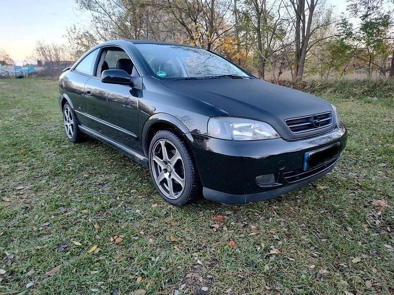 Schwarz Gebraucht 2003 Opel Astra Coupé | 1.750 € (Fairer Preis) - Bild 1/4