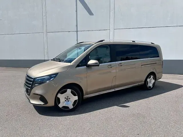 Gebraucht Mercedes V300 AMG 237 PS (174 kW) 2025 Gold Van / Kleinbus