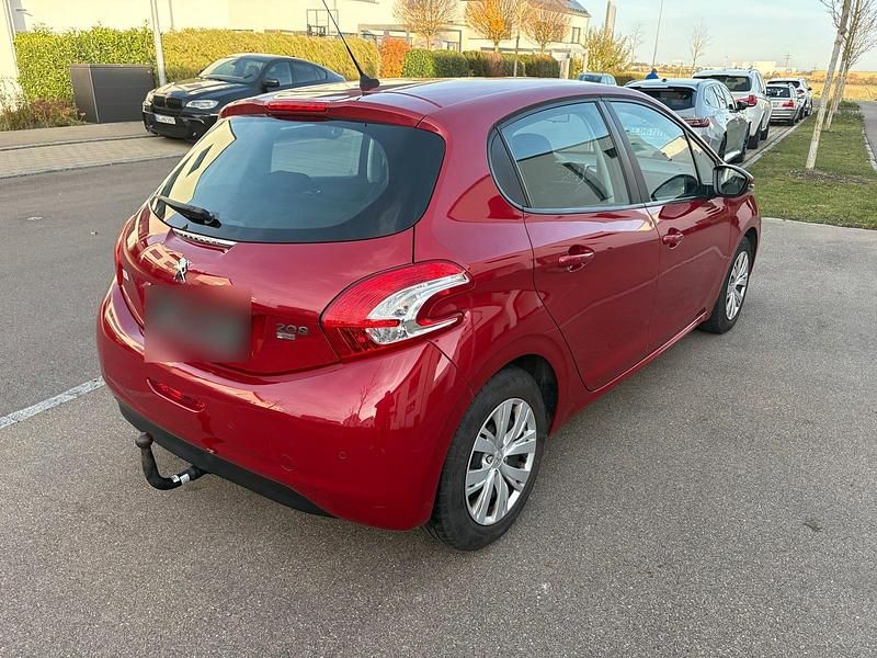 Gebraucht Peugeot 208 Active 92 PS (67 kW) 2013 Rot Kleinwagen