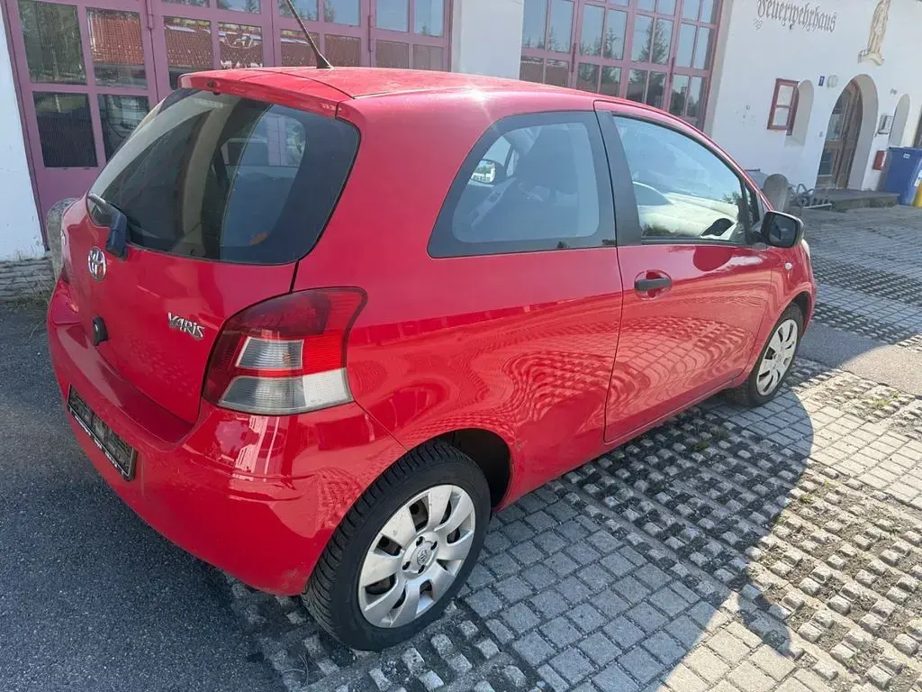 Gebraucht Toyota Yaris Cool 99 PS (72 kW) 2010 Rot Kleinwagen