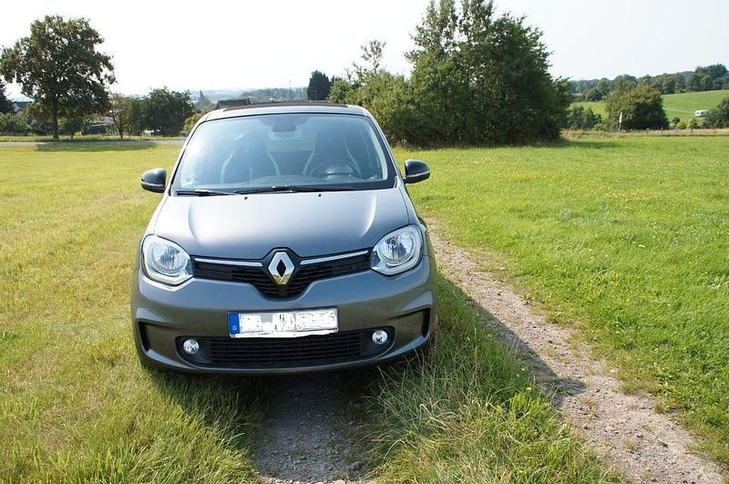 Grau Gebraucht 2022 Renault Twingo Urban Night Kleinwagen | 13.200 € (Fairer Preis) - Bild 1/4