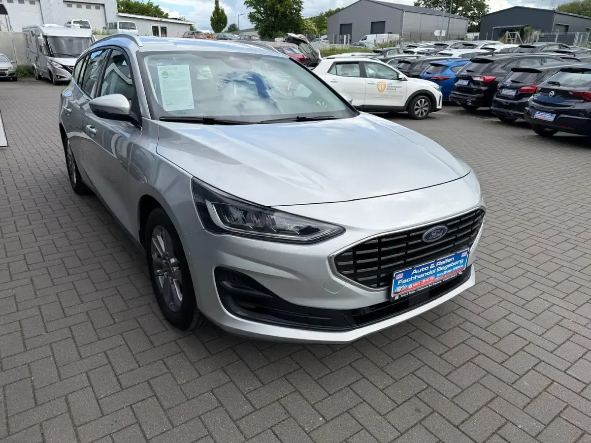 Gebraucht Ford Focus Titanium 120 PS (88 kW) 2022 Silber Kombi