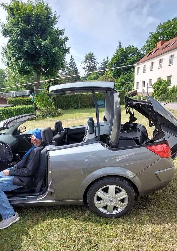 Grau Gebraucht 2004 Renault Mégane Cabriolet Cabrio | 3.000 € - Bild 1/2