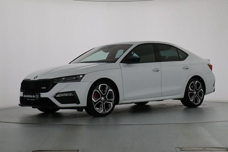 Moonweiss metallic Gebraucht 2021 Skoda Octavia First Edition Limousine | 27.889 € (Guter Preis) - Bild 1/4