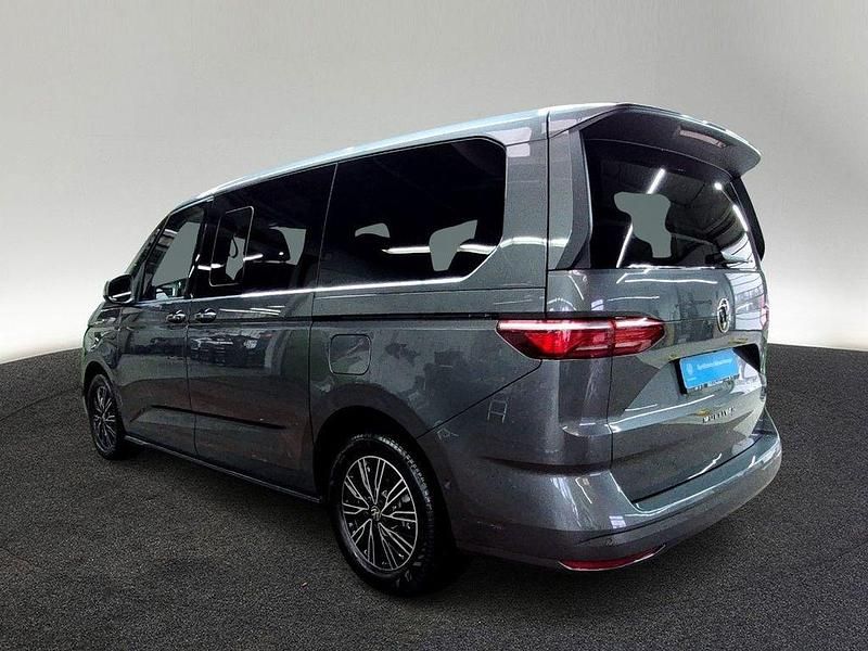Gebraucht VW Multivan Life 150 PS (110 kW) 2025 Indiumgrau metallic Van