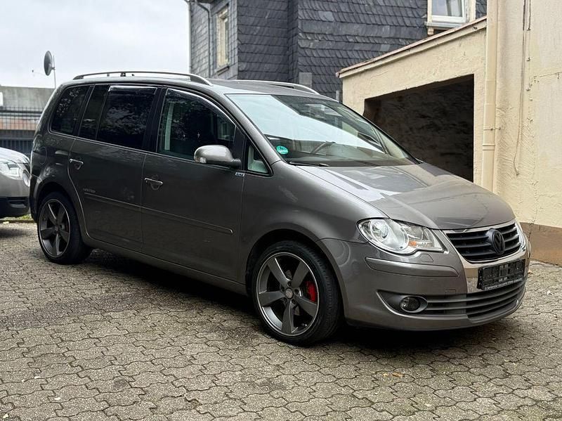 Grau Gebraucht 2008 VW Touran United Van / Kleinbus | 3.500 € (Fairer Preis) - Bild 1/4