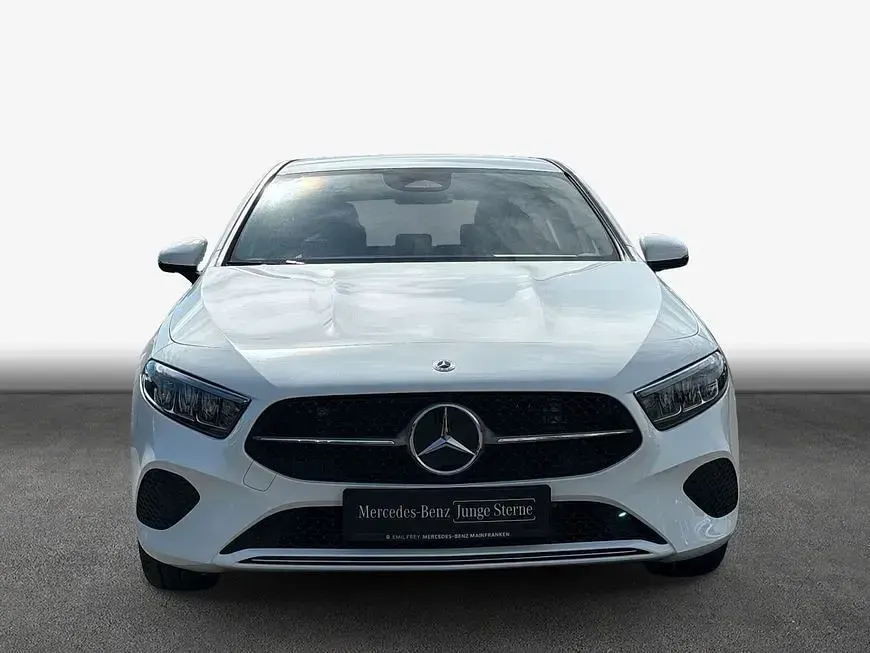Gebraucht Mercedes A200 Advanced 163 PS (119 kW) 2025 Weiß Limousine