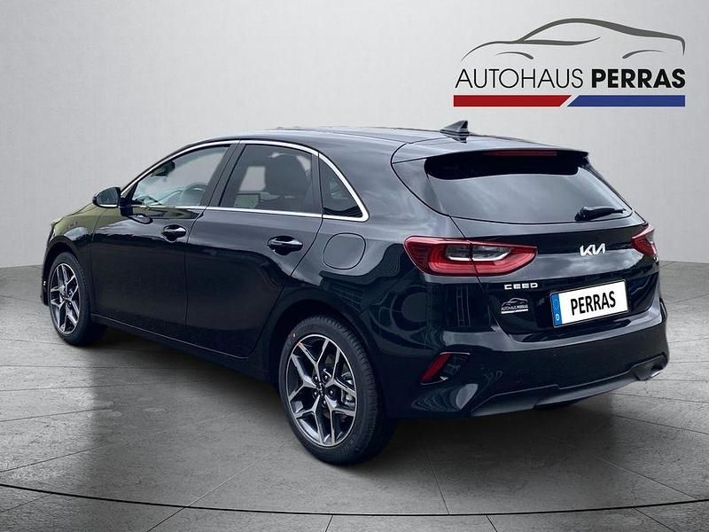 Neu Kia Ceed Style 140 PS (102 kW) 2025 Zilinaschwarz Kleinwagen