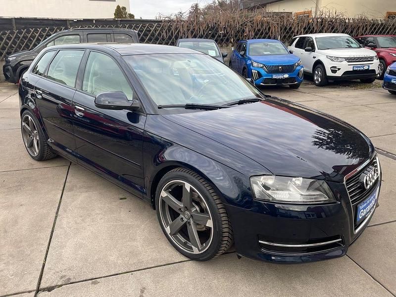 Blau Gebraucht 2013 Audi A3 Attraction Limousine | 7.499 € (Fairer Preis) - Bild 1/4