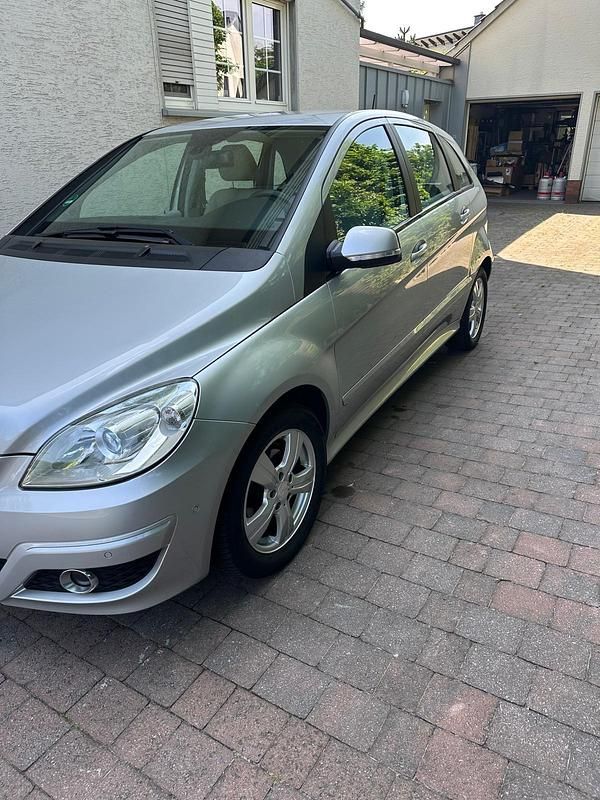 Gebraucht Mercedes B160 95 PS (69 kW) 2009 Grau Van / Kleinbus
