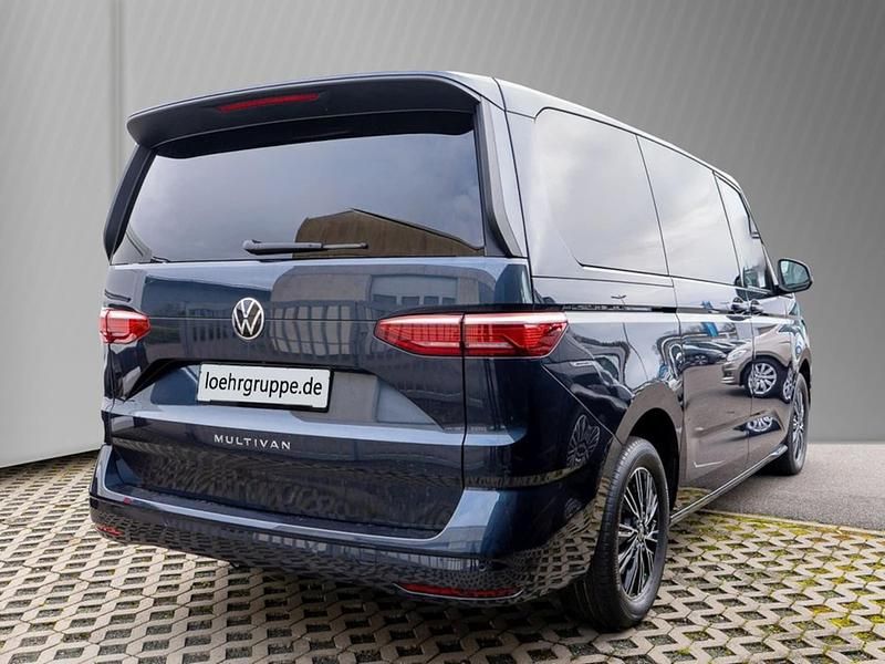 Gebraucht VW Multivan Life 150 PS (110 kW) 2023 Blau Van