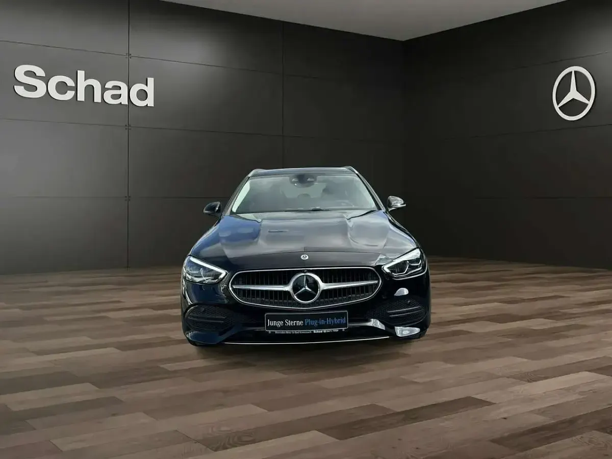 Gebraucht Mercedes C300e Avantgarde 204 PS (150 kW) 2024 Unilack schwarz uni Kombi