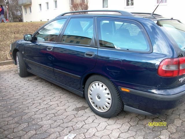 Gebraucht Volvo V40 109 PS (80 kW) 2000 Blau Kombi
