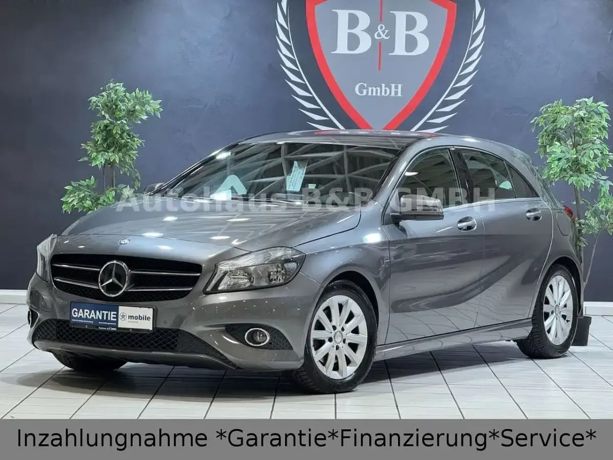Gebraucht Mercedes A180 122 PS (89 kW) 2012 Mountaingrau Kleinwagen