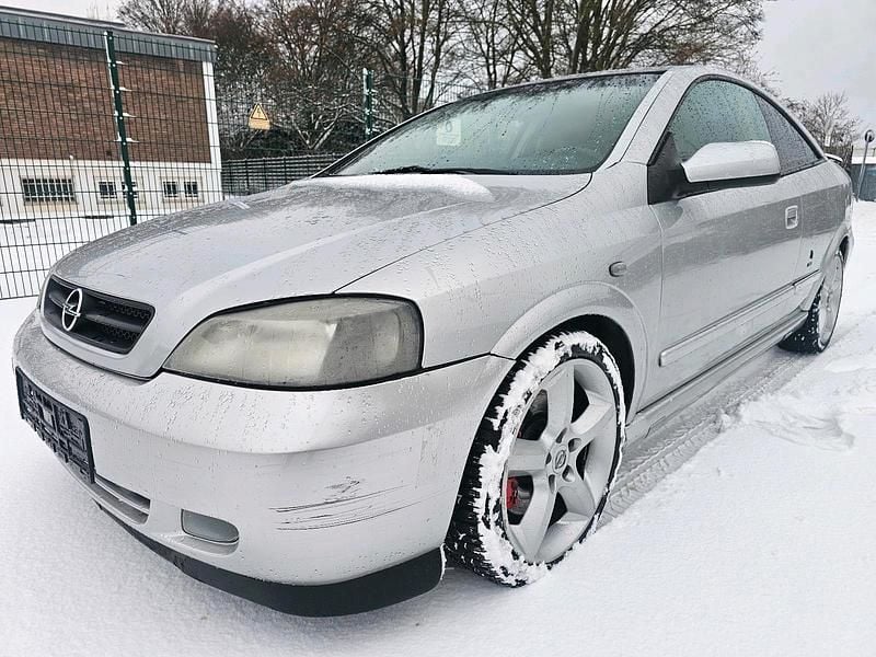 Grau Gebraucht 2001 Opel Astra Coupé | 1.999 € (Fairer Preis) - Bild 1/4