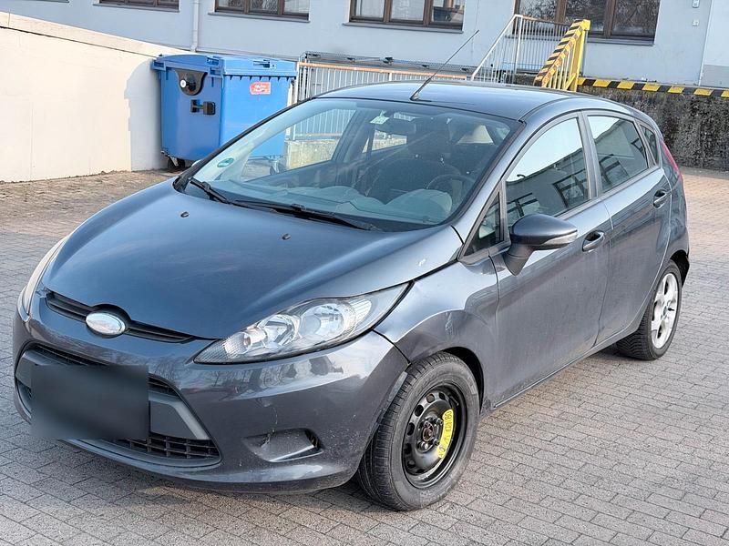 Gebraucht Ford Fiesta 90 PS (66 kW) 2010 Silber Kleinwagen