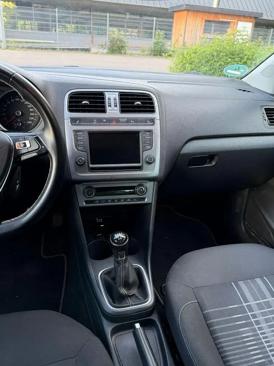 Gebraucht VW Polo LOUNGE 90 PS (66 kW) 2015 Grau Kleinwagen