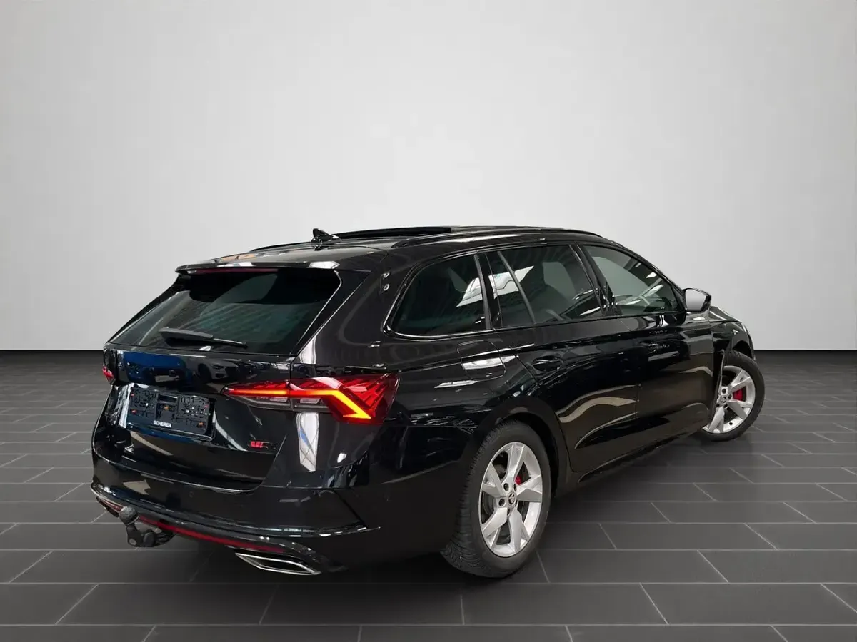 Gebraucht Skoda Octavia RS 200 PS (147 kW) 2023 Blackmagic perleffekt (metallic) Limousine