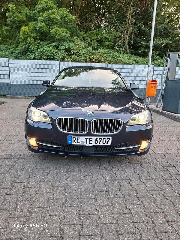 Blau Gebraucht 2012 BMW 520 Kombi | 7.900 € (Superpreis) - Bild 1/4