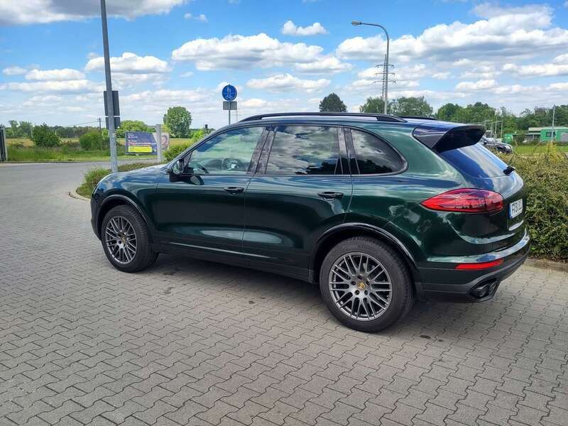 Grün Gebraucht 2017 Porsche Cayenne Platinum Edition SUV | 35.000 € (Fairer Preis) - Bild 1/4