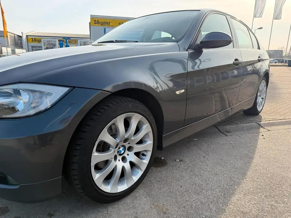 Gebraucht BMW 320 160 PS (117 kW) 2006 Grau Limousine