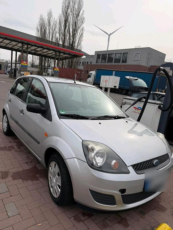 Gebraucht Ford Fiesta 90 PS (66 kW) 2009 Silber Kleinwagen