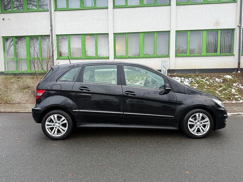 Gebraucht Mercedes B180 109 PS (80 kW) 2010 Schwarz Van / Kleinbus